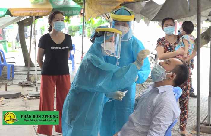 Xét nghiệm PCR tầm soát Covid-19 trong cộng đồng ở thị trấn Mỹ Xuyên