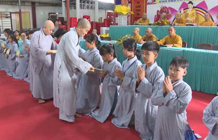 Kế sách: Bế giảng khóa tu mùa Hè  