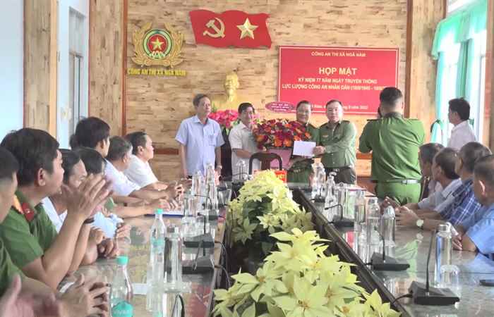 Ngã Năm: Họp mặt kỷ niệm 77 năm ngày truyền thống Công an nhân dân