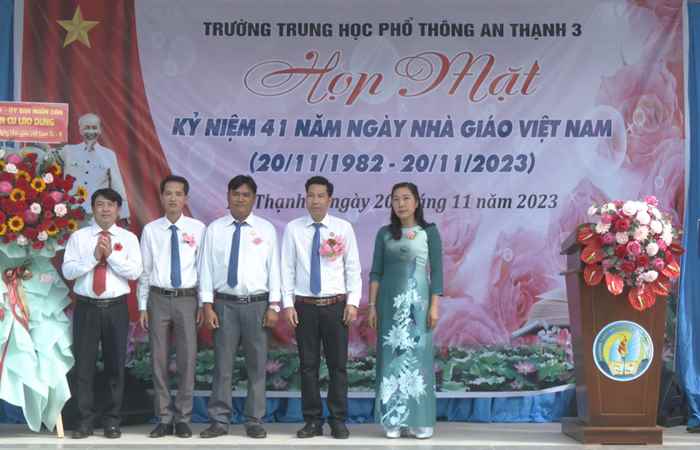 Cù Lao Dung: Các điểm trường trong huyện họp mặt Ngày Nhà giáo Việt Nam 20-11
