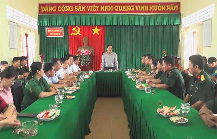 Lãnh đạo huyện Thạnh Trị chúc Tết lực lượng vũ trang