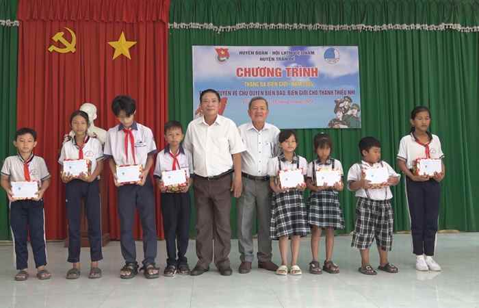 Trần Đề: Chương trình "Tháng ba Biên giới"  