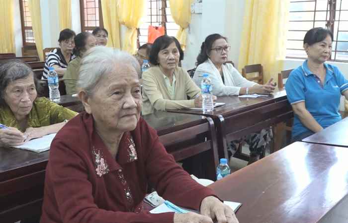 TP. Sóc Trăng: Hội Cựu giáo chức thông tin thời sự trong nước và thế giới cho hội viên