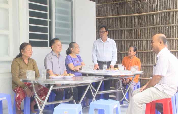 Bàn giao “Nhà tình nghĩa” ở xã Ngọc Đông, huyện Mỹ Xuyên