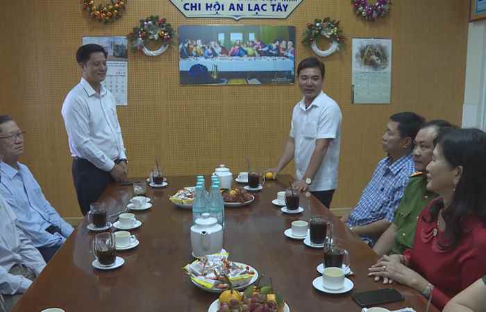 Lãnh đạo huyện Kế Sách chúc mừng giáng sinh 2024
