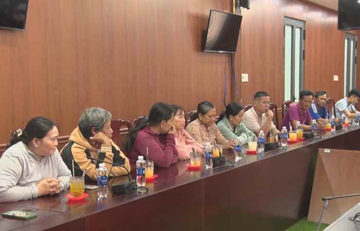 Chủ tịch Ủy ban nhân dân thị xã đã có buổi đối thoại với các hộ dân khiếu nại các dự án điện gió trên địa bàn thị xã Vĩnh Châu