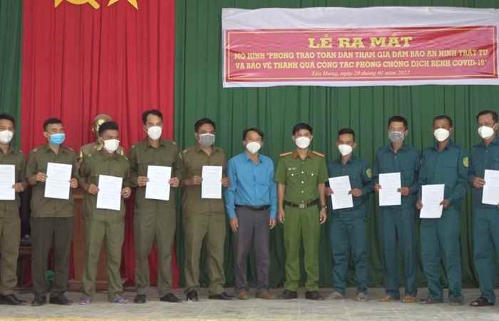 Long Phú ra mắt mô hình “Toàn dân tham gia đảm bảo ANTT và bảo vệ thành quả phòng, chống COVID-19”