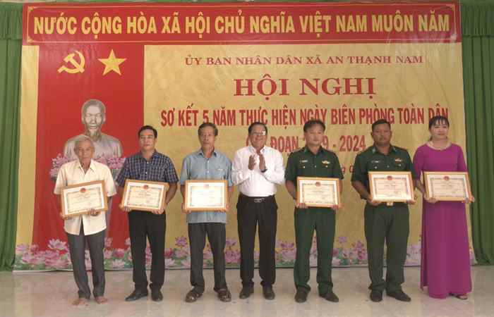 Cù Lao Dung: Sơ kết 5 năm thực hiện “Ngày Biên phòng toàn dân”  