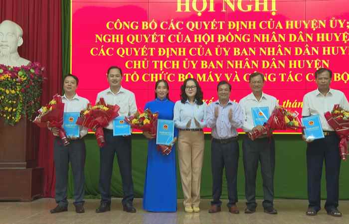 Hội nghị Công bố các Quyết đinh, Nghị quyết về tổ chức bộ máy và công tác cán bộ tại huyện Kế Sách