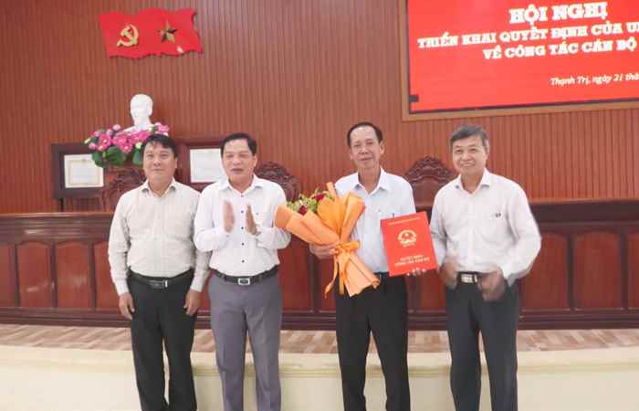Công bố Quyết định phê chuẩn kết quả bầu chức danh Phó Chủ tịch UBND huyện Thạnh Trị