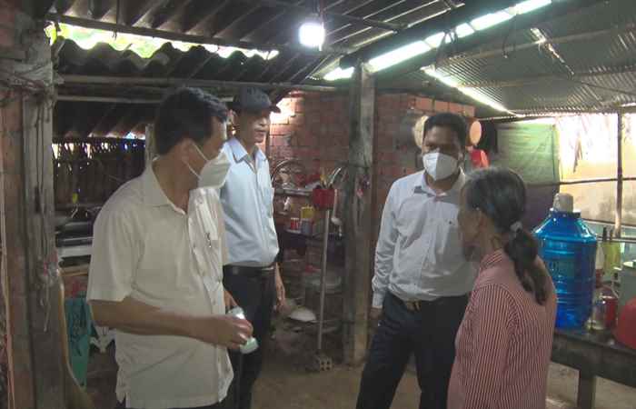 Thị xã Vĩnh Châu kiểm tra công tác diệt lăng quăng tại các xã, phường