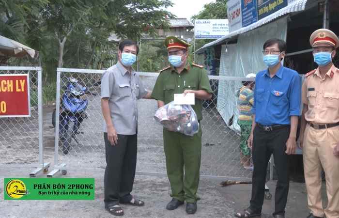 Lãnh đạo huyện Cù Lao Dung kiểm tra công tác phòng chống dịch Covid-19