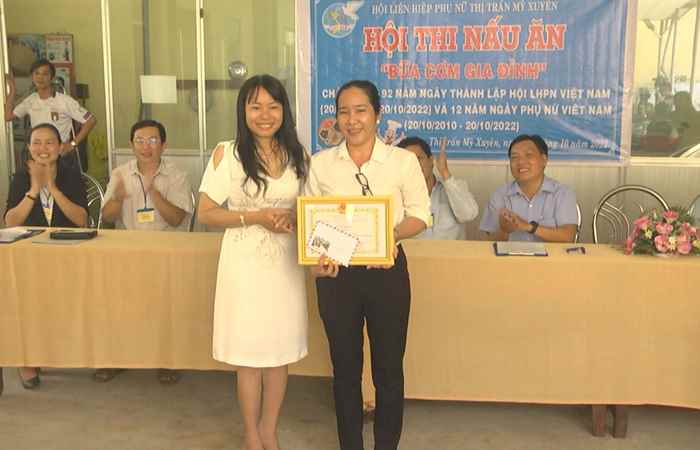  Mỹ Xuyên: Hội LHPN họp mặt, thi nấu ăn “Bữa cơm gia đình”