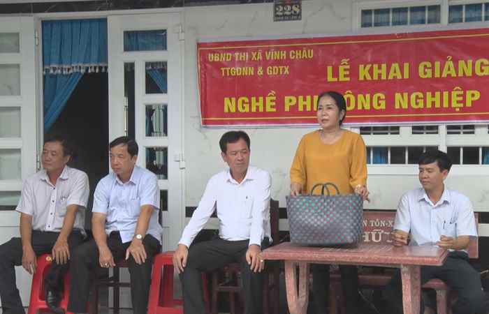 Vĩnh Châu khai giảng lớp dạy nghề phi nông nghiệp