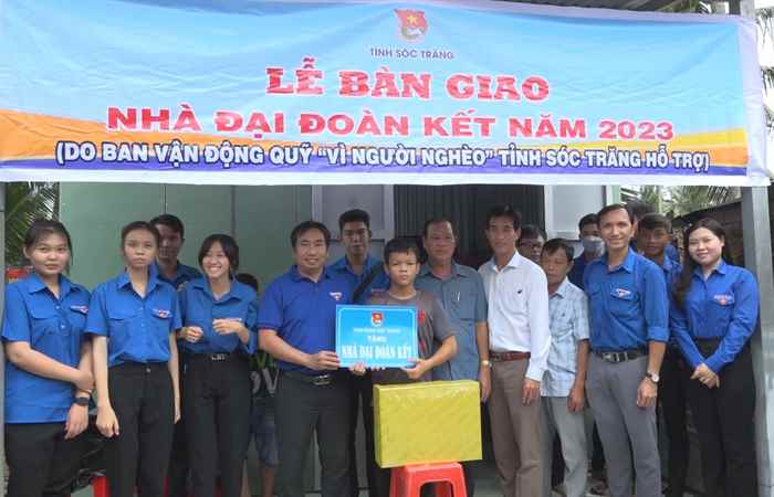 Tỉnh đoàn trao Sóc Trăng bàn giao nhà Đại đoàn kết tại Long Phú