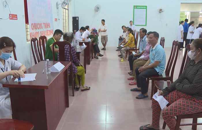 Kế Sạch: Khám bệnh cấp thuốc miễn phí cho người dân xã Ba Trinh