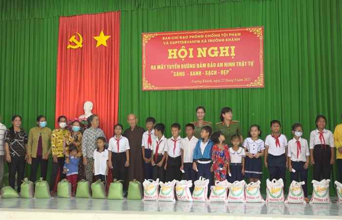 Long Phú ra mắt tuyến đường bảo đảm an ninh trật tự sáng - xanh - sạch - đẹp