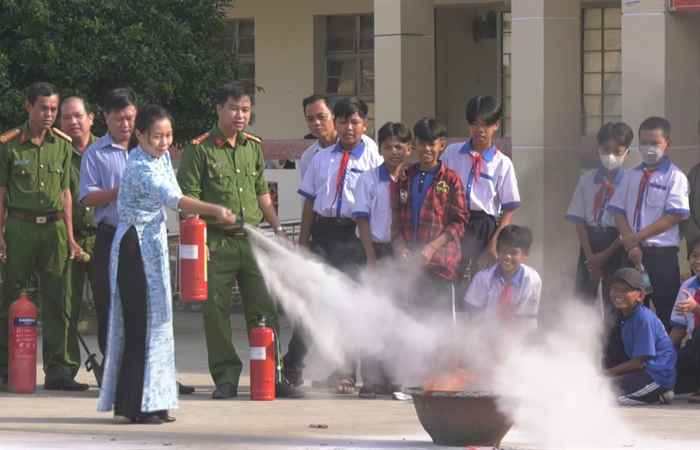 Tuyên truyền, phổ biến giáo dục pháp luật tại trường THCS Thuận Hòa, huyện Châu Thành