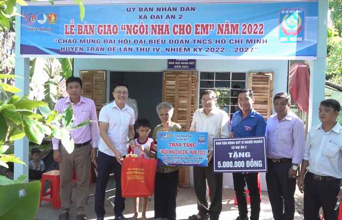 Trần Đề: Huyện Đoàn bàn giao “Ngôi nhà cho em”