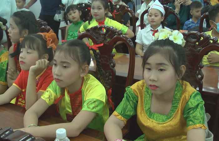 Khai mạc ngày hội Hoa phượng đỏ thị xã Vĩnh Châu