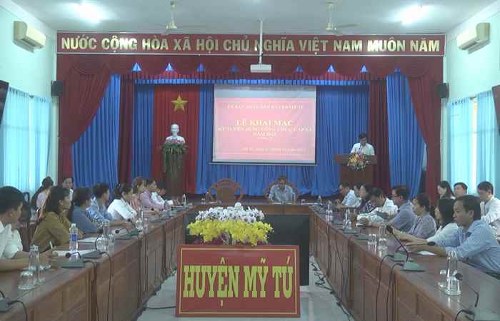 Huyện Mỹ Tú khai mạc kỳ thi tuyển dụng công chức cấp xã  