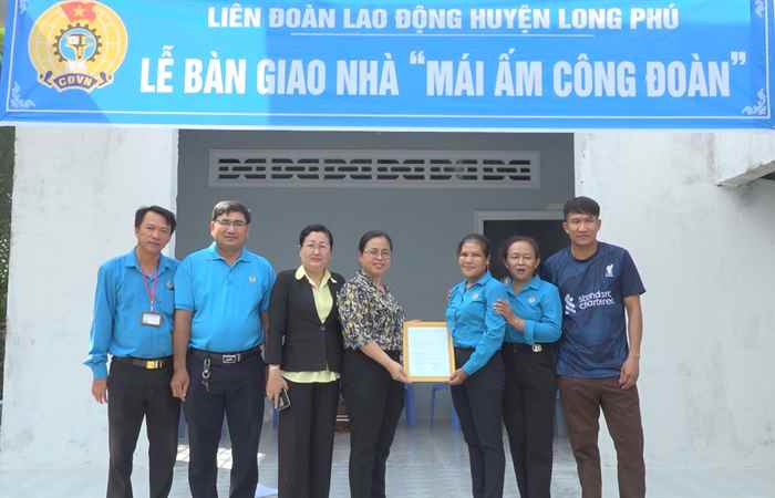 Long Phú bàn giao 2 mái ấm Công đoàn