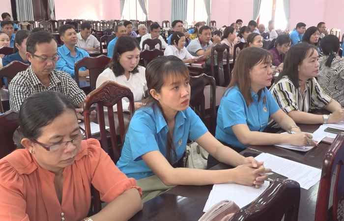 Ngã Năm: Bồi dưỡng lý luận chính trị và nghiệp vụ cho cán bộ Công đoàn cơ sở