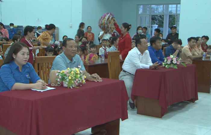  Huyện Đoàn Long Phú tổ chức  vui Trung thu ở xã Châu Khánh