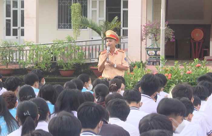 Mỹ Xuyên tuyên truyền pháp luật an toàn giao thông cho học sinh