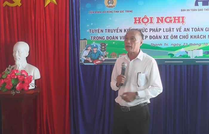 LĐLĐ huyện Thạnh Trị tuyên truyền pháp luật về ATGT cho đoàn viên nghiệp đoàn xe ôm chở khách