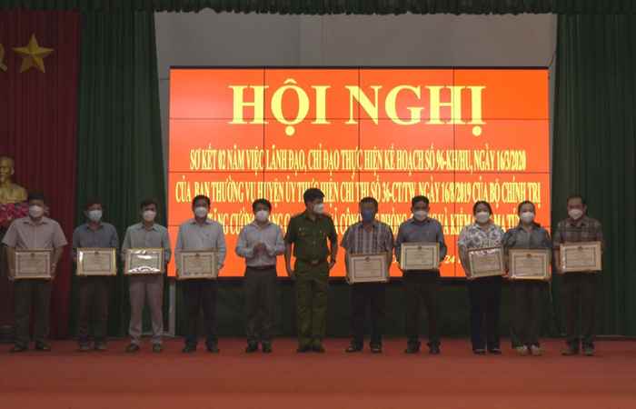 Công an Cù lao Dung đã triệt phá 12 vụ tàng trữ, mua bán, tổ chức sử dụng trái phép chất ma tuý