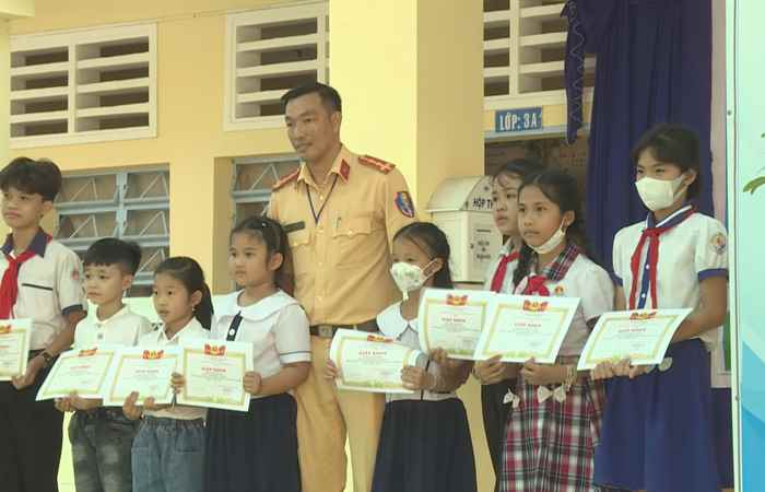 Hội thi tìm hiểu kiến thức pháp luật an toàn giao thông cho học sinhTiểu học huyện Kế Sách