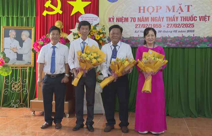 Họp mặt kỷ niệm 70 năm ngày thầy thuốc Việt Nam 27-2