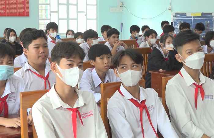 Long Phú ra mắt Thư viện xã Châu Khánh
