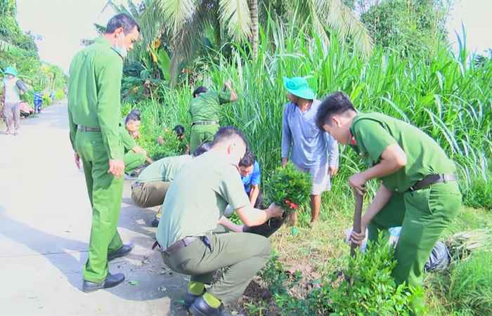 Hội LHPN huyện Châu Thành ra quân thực hiện "5 không - 3 sạch" 