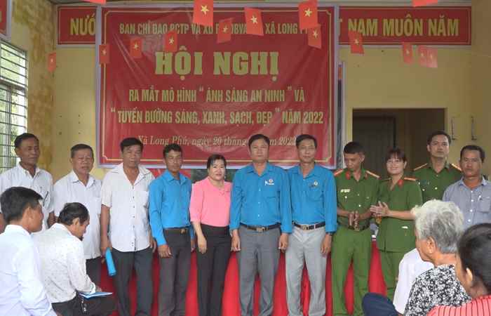 Long Phú ra mắt tuyến đường "sáng - xanh - sạch - đẹp"