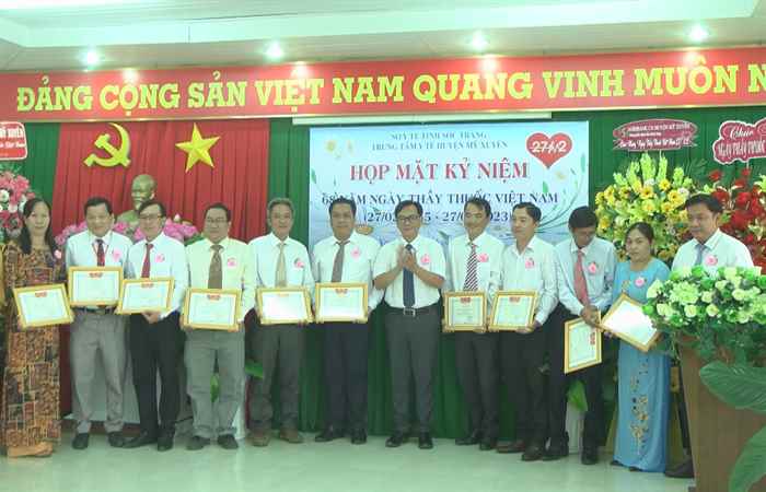Mỹ Xuyên họp mặt ngày thầy thuốc Việt Nam 27-2