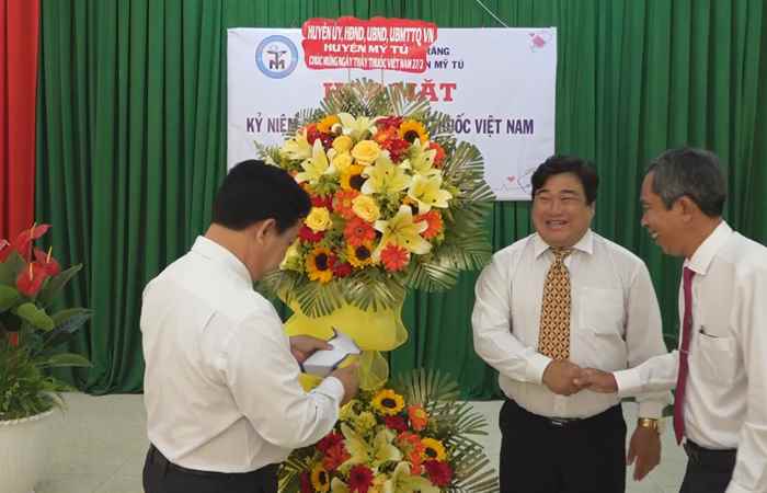 Mỹ Tú họp mặt kỷ niệm 68 năm ngày Thầy thuốc Việt Nam 27-2