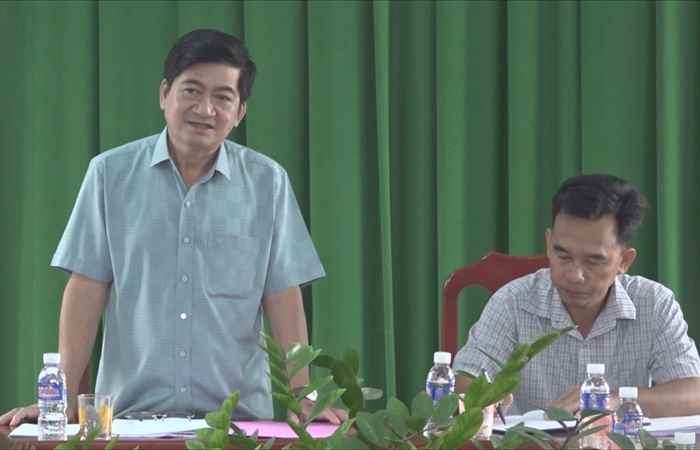 Bí thư Thị uỷ Ngã Năm kiểm tra Đảng uỷ xã Mỹ Bình