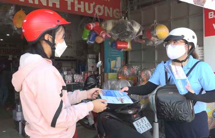 Long Phú: Vận động người dân tham gia Bảo hiểm Xã hội tự nguyện, Bảo hiểm Y tế hộ gia đình 