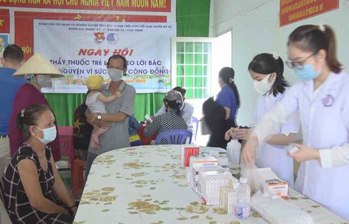 Ngày hội Thầy thuốc trẻ làm theo lời Bác, tình nguyện vì sức khỏe cộng đồng ở huyện Mỹ Tú