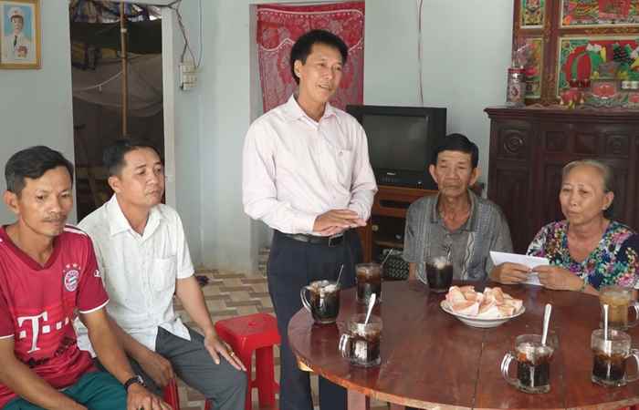 Mỹ Tú: Ngân hàng CSXH tỉnh Sóc Trăng bàn giao "Nhà Đại đoàn kết" cho hội viên Cựu chiến binh nghèo  