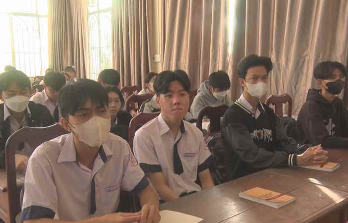 Cù Lao Dung: Bồi dưỡng nhận thức về Đảng 