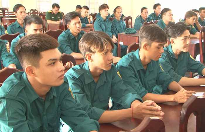 Long Phú triển khai huấn luyện dân quân năm thứ nhất