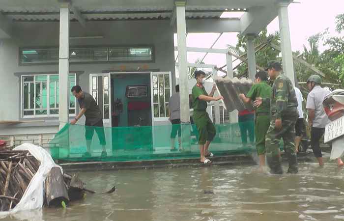 Lốc xoáy gây thiệt hại gần 20 căn nhà xã Vĩnh Lợi, huyện Thạnh Trị