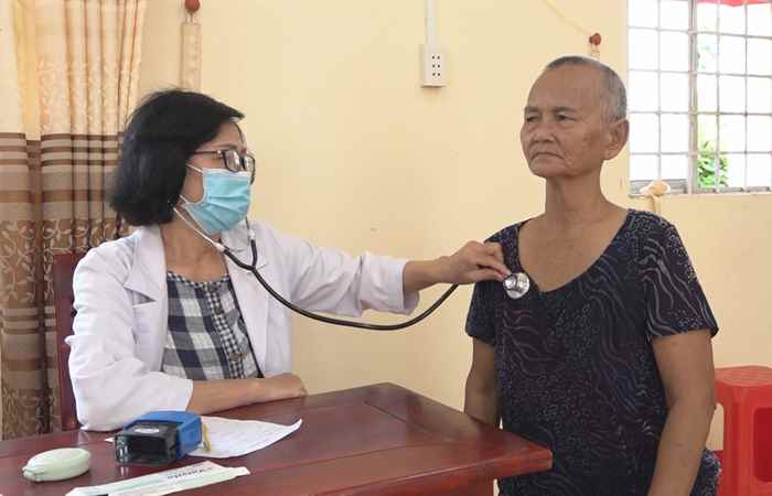 Tỉnh đoàn Sóc Trăng khám bệnh, tặng quà tại Trần Đề 