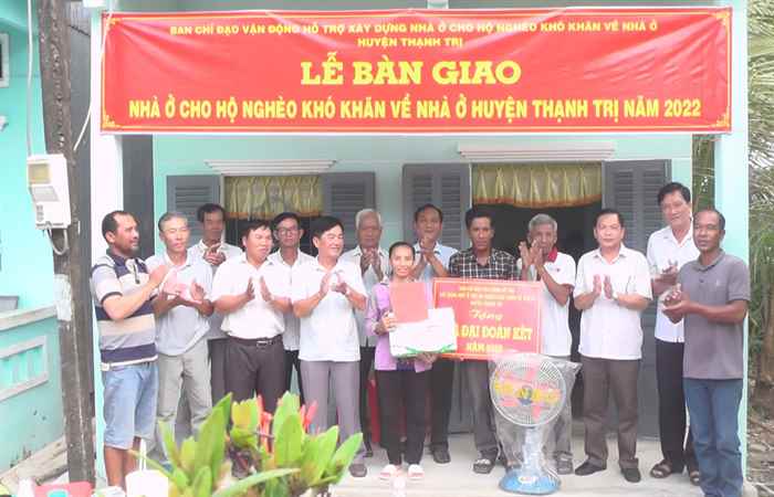 Thạnh Trị đồng loạt bàn giao nhà ở cho hộ nghèo tại 10 xã, thị trấn