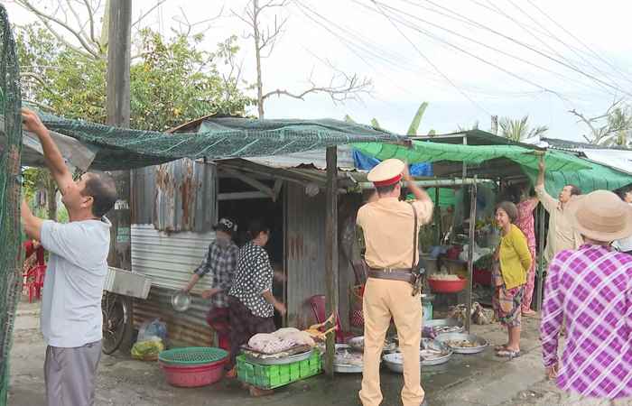 Huyện Thạnh Trị và Trần Đề lập lại trật tự hành lang đường bộ (09-01-2023)