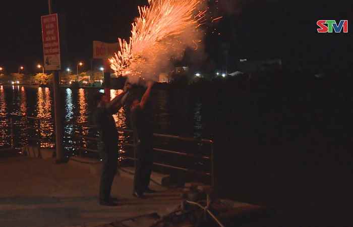 Trạm kiểm soát biên phòng Trần Đề đã bắn 9 phát pháo hiệu cảnh báo bão cho các tàu thuyền.