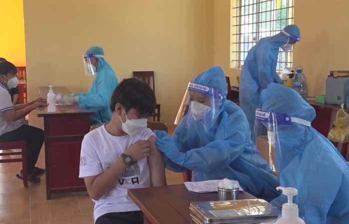 Trần Đề đẩy nhanh tiêm vaccine phòng COVID-19 cho người dân 